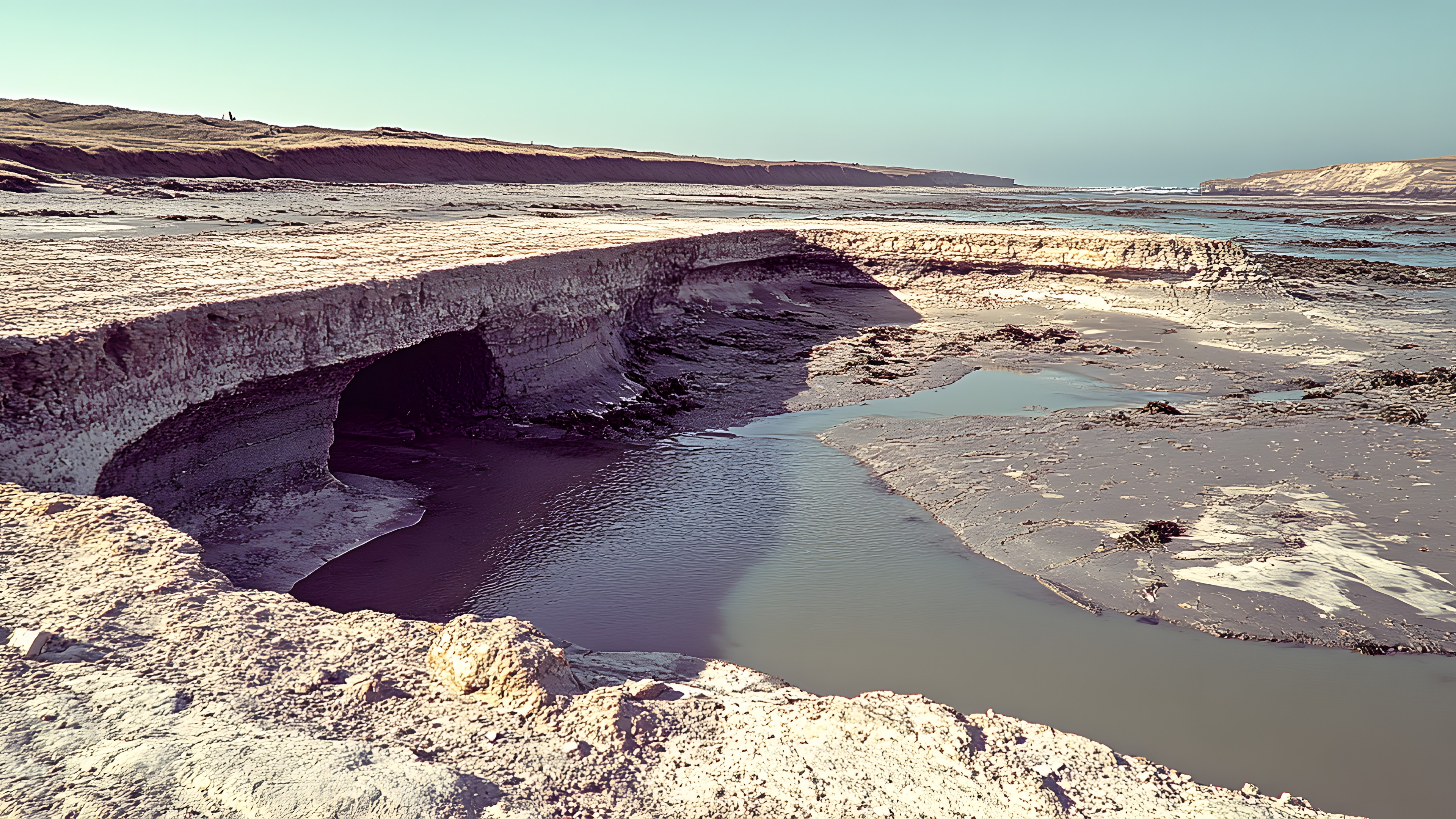 Rock, Geological formation, Geology, geological phenomenon, Erosion, Bedrock, Coast, Mudflat, Lacustrine plain, Outcrop, Sand, Plateau, Escarpment, Wetland, Badlands, Bay, Wadi, Seep