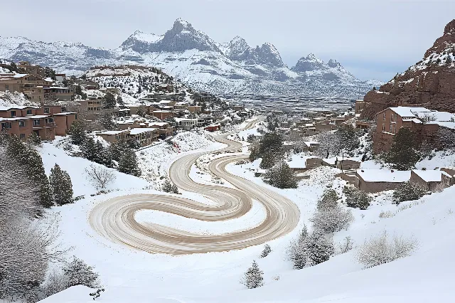 Snow, Winter, Mountain, Terrain, Glacial landform, geological phenomenon, Freezing, Mountain range, Slope, Alps, Mountain pass, Ice cap, Massif, Ice, Nunatak, Summit, Moraine, Tundra, Glacier, Badlands