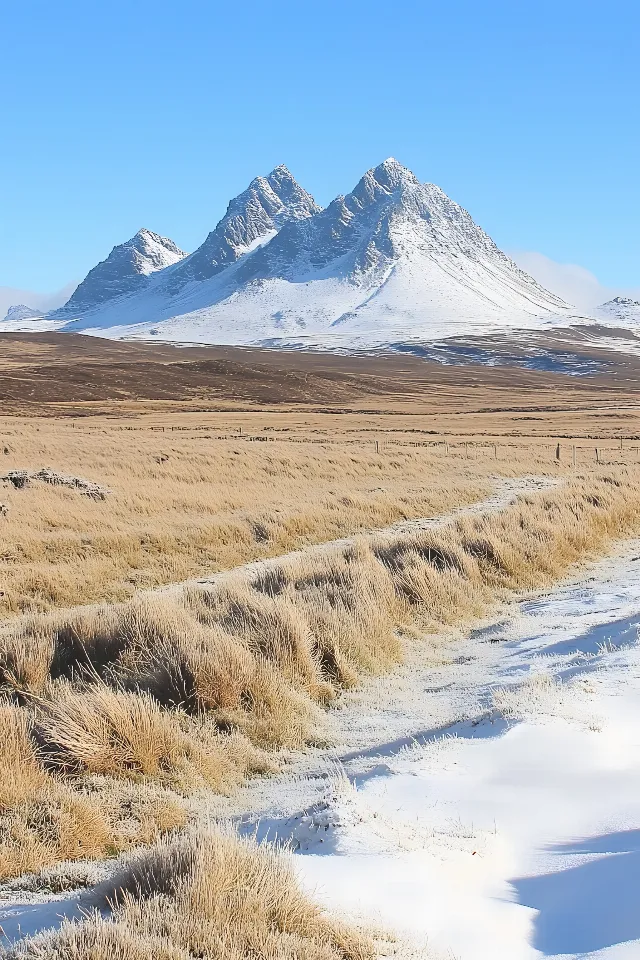 Mountainous landforms, Mountain, Snow, Winter, Highland, Ecoregion, Terrain, Hill, Mountain range, Glacial landform, Tundra, Freezing, Fell, Slope, Ridge, Summit, Ice cap, Massif, Valley, Nunatak