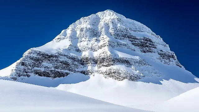 Snow, Mountainous landforms, Mountain, Glacial landform, Winter, Ice cap, Glacier, Nunatak, Mountain range, Summit, Freezing, Terrain, Ridge, Alps, geological phenomenon, Ice, Slope, Massif, Arctic, Arête