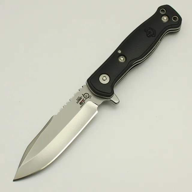 Blade, Knife, Utility knife, Tool, Hunting knife, Household hardware, Serrated blade