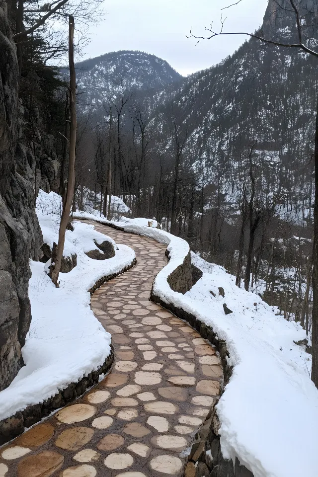 Rock, Winter, Stone wall, geological phenomenon, Bedrock, Cobblestone, Slope, Snow, Valley, Trail, Walkway, Freezing, Flagstone, Path