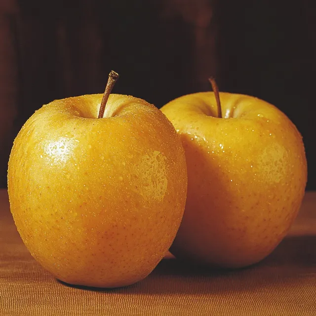 Fruit, Produce, Yellow, Food, Natural foods, Ingredient, Apple, Close-up, Seedless fruit, Still life photography, Superfood, Macro photography, Still life, Apples, Granny Smith, Citrus